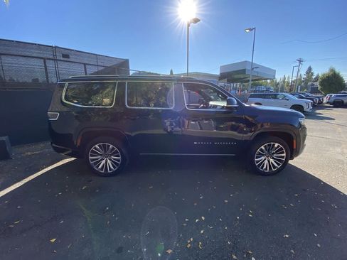 Used 2023 Jeep Grand Wagoneer Series III AWD/4WD image 7