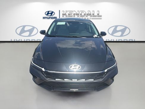 New 2026 Hyundai Elantra Limited FWD image 2