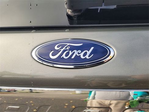 Used 2020 Ford Explorer XLT w/ Class III Trailer Tow Package image 10