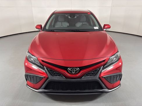 Used 2023 Toyota Camry SE image 3