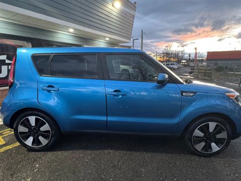 Used 2018 Kia Soul + image 7