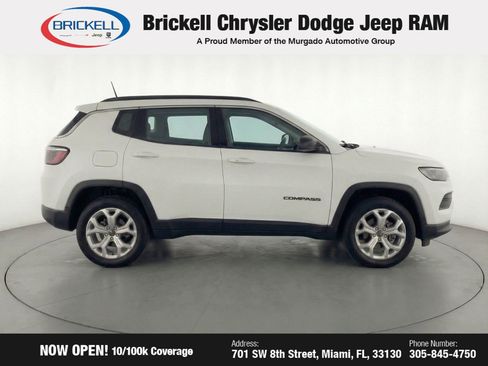 Used 2025 Jeep Compass Latitude image 42