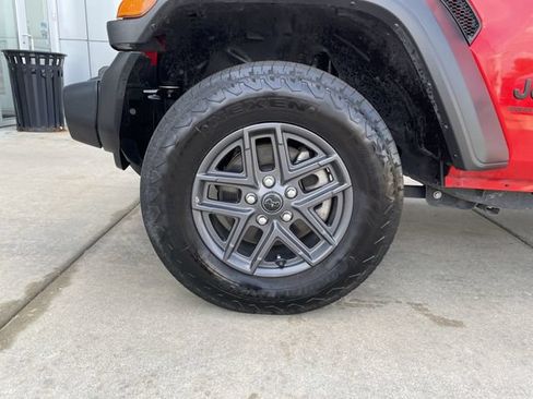 Used 2025 Jeep Wrangler Unlimited Sport AWD/4WD image 13