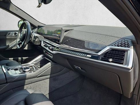 Used 2025 BMW X6 M60i AWD/4WD image 21