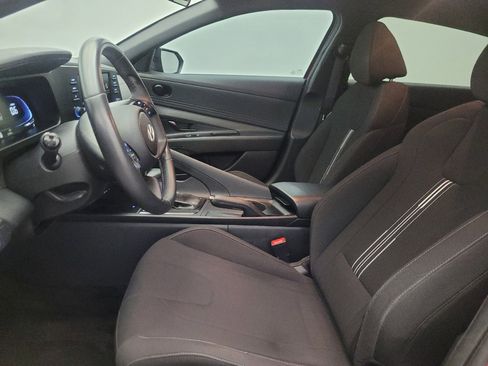 Used 2025 Hyundai Elantra Sport FWD image 17