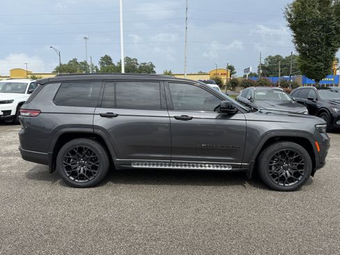 Used 2024 Jeep Grand Cherokee L Summit AWD/4WD image 11