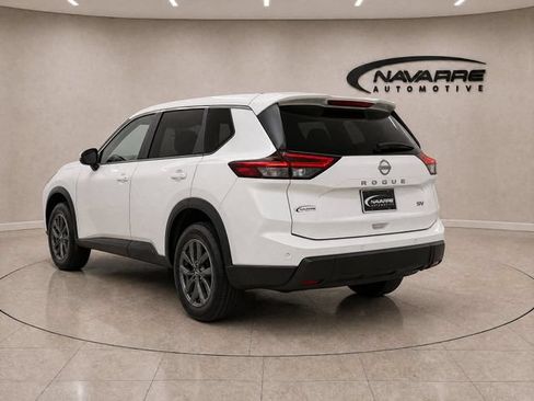 Used 2024 Nissan Rogue SV FWD image 5