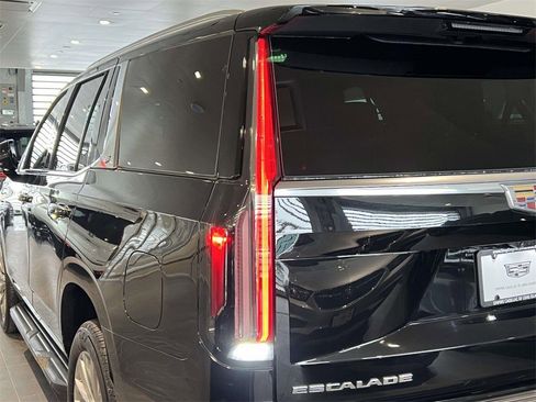 Certified 2024 Cadillac Escalade Premium Luxury image 9