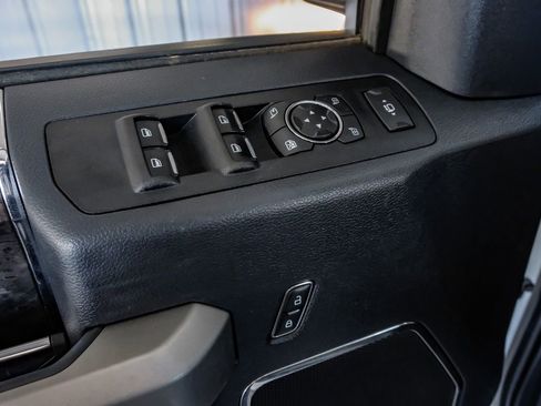 Used 2022 Ford F350 Lariat image 44