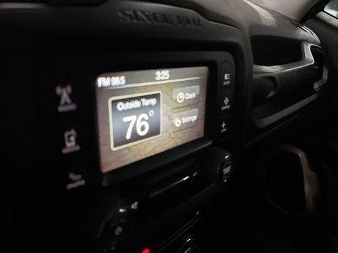 Used 2017 Jeep Renegade Trailhawk AWD/4WD image 28