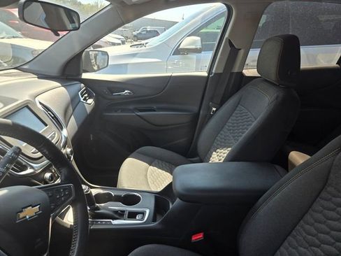 Used 2018 Chevrolet Equinox LT image 3