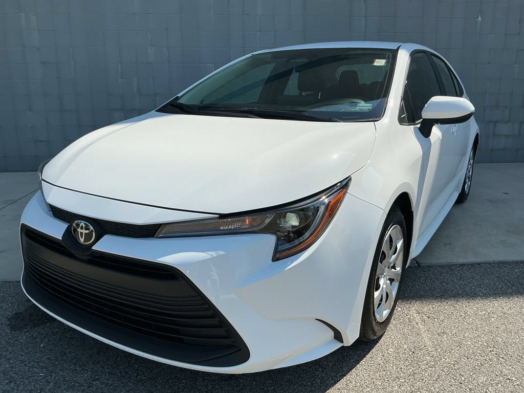 Used 2026 Toyota Corolla LE FWD image 3