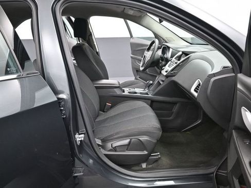 Used 2017 Chevrolet Equinox LS image 32