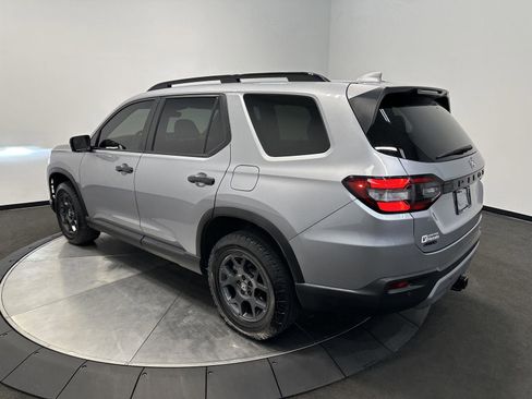 Certified 2025 Honda Pilot TrailSport image 5
