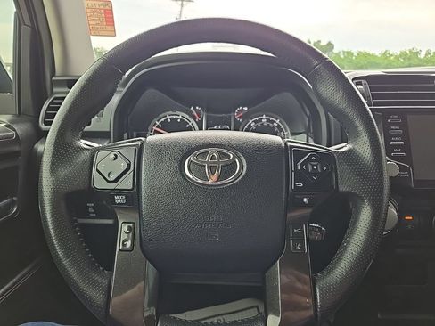 Used 2020 Toyota 4Runner TRD Off-Road Premium w/ Moonroof Package AWD/4WD image 40