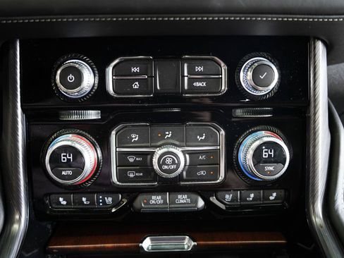 Used 2023 GMC Yukon XL Denali Ultimate AWD/4WD image 19