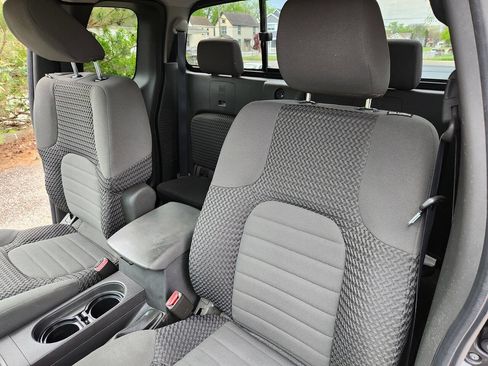 Used 2011 Nissan Frontier SV image 17