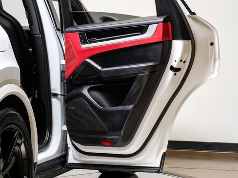 Used 2024 Porsche Cayenne Base image 49
