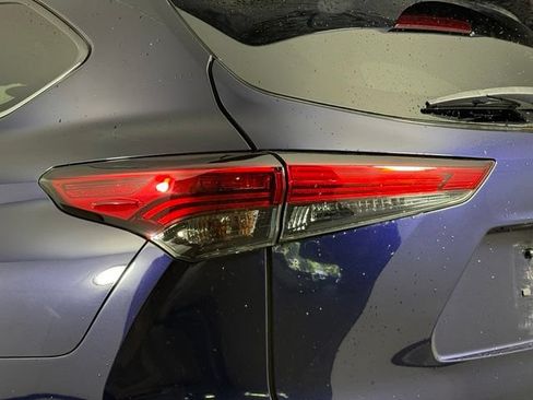 Used 2022 Toyota Highlander XLE FWD image 13