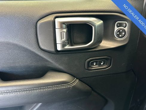 Used 2018 Jeep Wrangler Unlimited Sahara AWD/4WD image 11