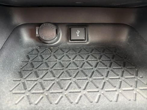 Used 2020 Toyota RAV4 XLE w/ Convenience Package image 44