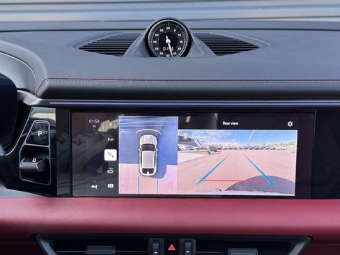 Certified 2025 Porsche Macan Electric image 29