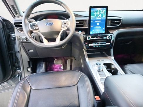 Used 2023 Ford Explorer Limited w/ Limited Technology Package image 3