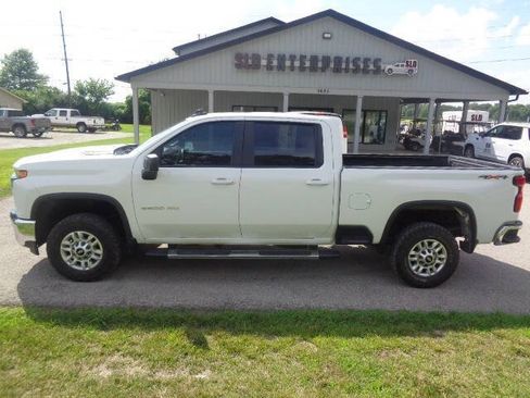 Used 2022 Chevrolet Silverado 2500 LT AWD/4WD image 2