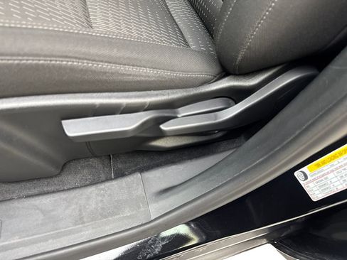 Used 2025 Chevrolet Equinox LT FWD image 30