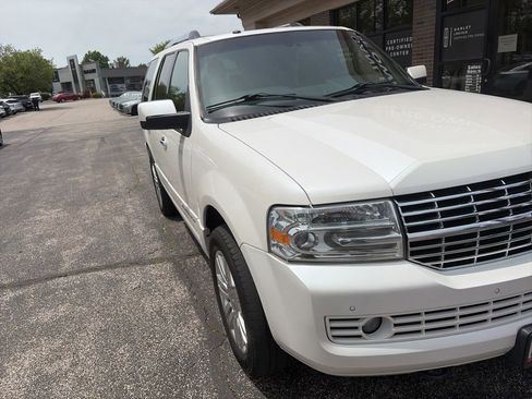 Used 2013 Lincoln Navigator 4WD image 2