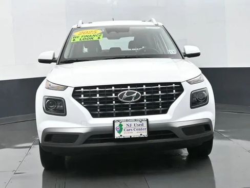 Used 2025 Hyundai Venue SEL image 3