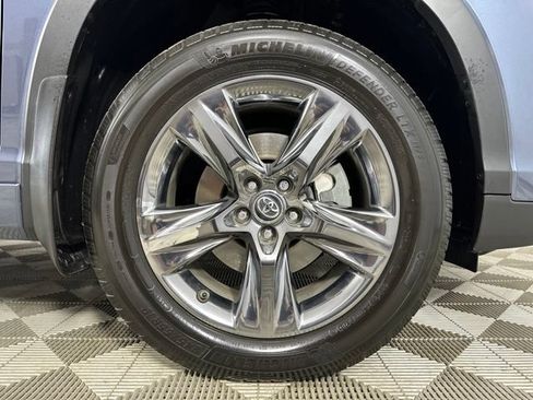 Used 2019 Toyota Highlander Limited Platinum AWD/4WD image 9