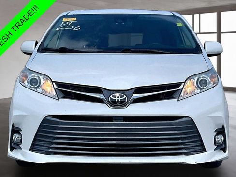 Used 2020 Toyota Sienna XLE Premium AWD/4WD image 2