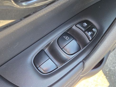 Used 2019 Nissan Rogue SV AWD/4WD image 23