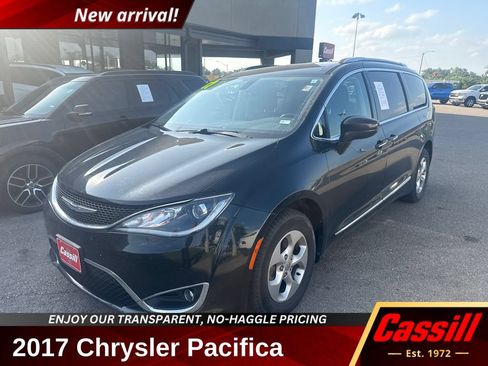 Used 2017 Chrysler Pacifica Touring-L Plus FWD image 1