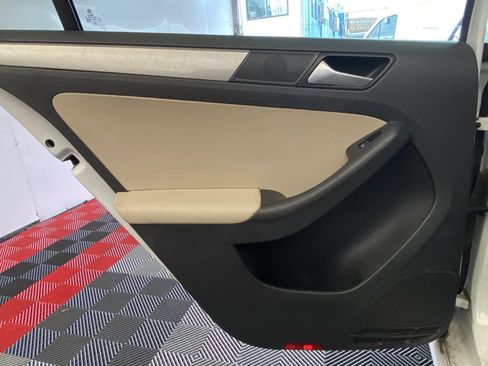 Used 2018 Volkswagen Jetta SE FWD image 13