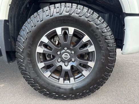 Used 2018 Nissan Titan PRO-4X w/ Pro-4x Convenience Package AWD/4WD image 11
