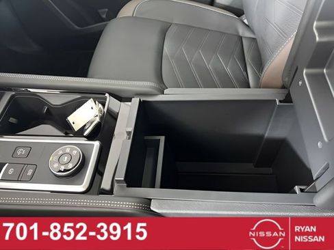 New 2025 Nissan Pathfinder Platinum image 25