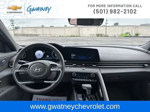 Used 2025 Hyundai Elantra SEL FWD image 24