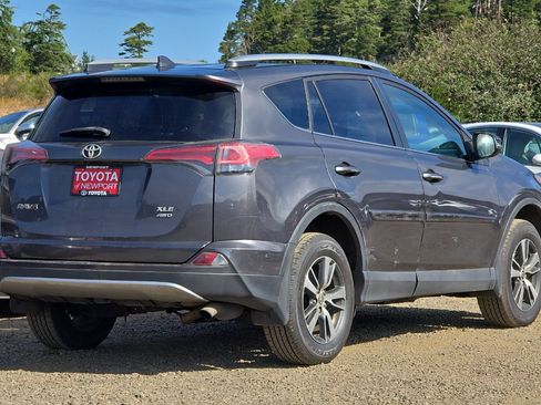 Used 2018 Toyota RAV4 XLE AWD/4WD image 4