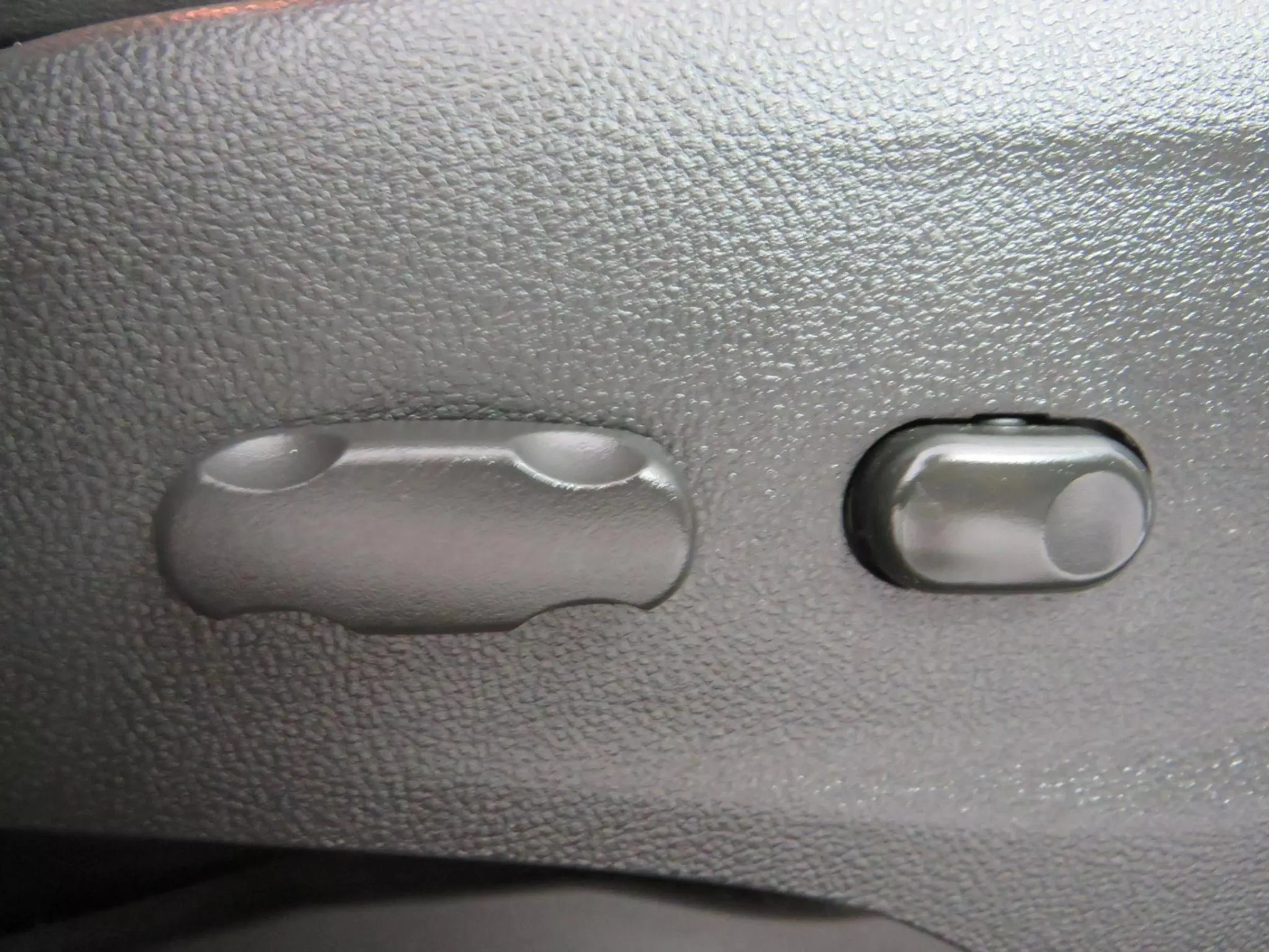 Used 2020 Buick Encore Essence AWD/4WD image 36