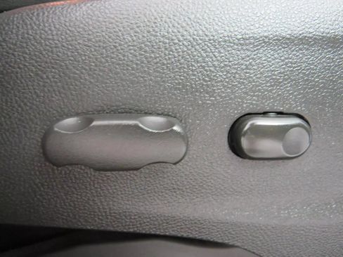 Used 2020 Buick Encore Essence AWD/4WD image 36