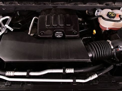 Used 2023 Chevrolet Silverado 1500 LT AWD/4WD image 32