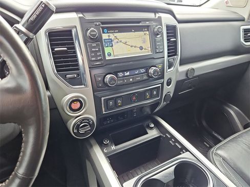 Used 2018 Nissan Titan PRO-4X w/ Pro-4x Convenience Package image 19