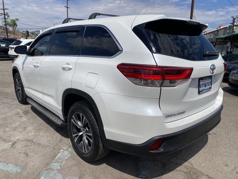 Used 2018 Toyota Highlander LE FWD image 11