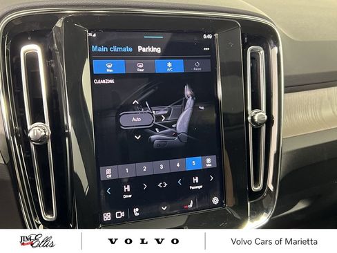 Used 2025 Volvo XC40 B5 Plus image 16