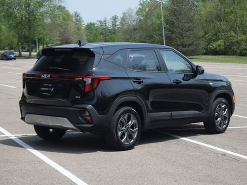 Used 2025 Kia Seltos LX AWD/4WD image 24