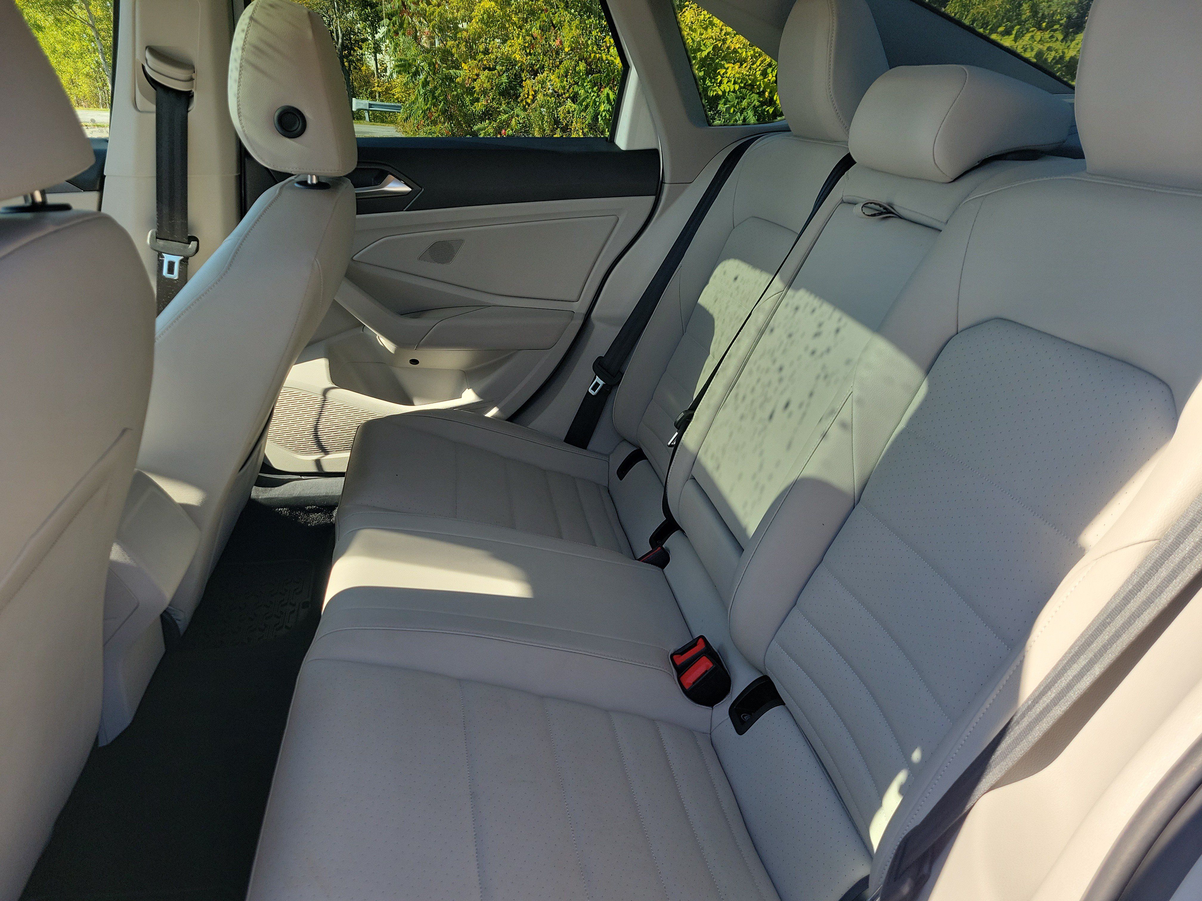 Used 2024 Volkswagen Jetta SE w/ Panoramic Sunroof Package FWD image 16