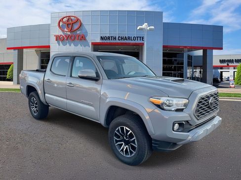 Used 2020 Toyota Tacoma TRD Sport image 3