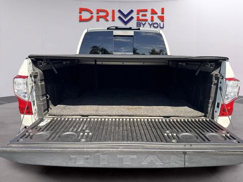 Used 2018 Nissan Titan PRO-4X w/ Pro-4x Convenience Package AWD/4WD image 33